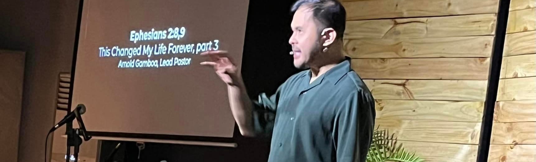 Arnold Gamboa teaching from the Bible during a LifeCity gathering.